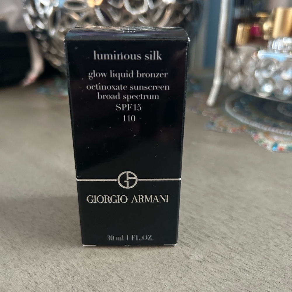 Giorgio Armani Luminous Silk Glow Liquid Bronzer - Black